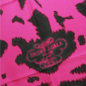 Authentic Hermes Carr Wash 90
Brid de Gala Scarf 100 Silk